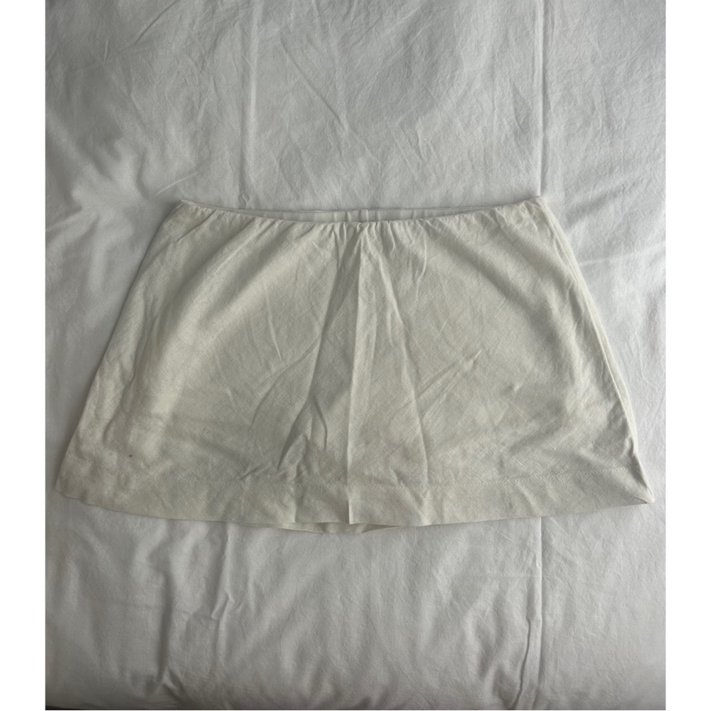 White linen low wait mini skirt from Free People⭐️⭐️